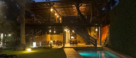 Desayuno buffet diario (UGX 55300 por persona)