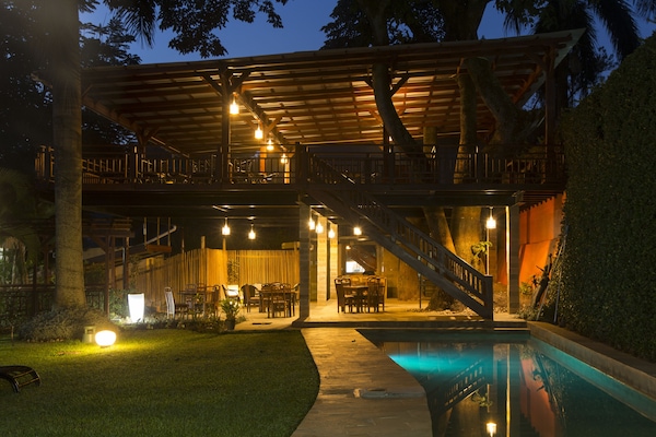 Desayuno buffet diario (UGX 55300 por persona)