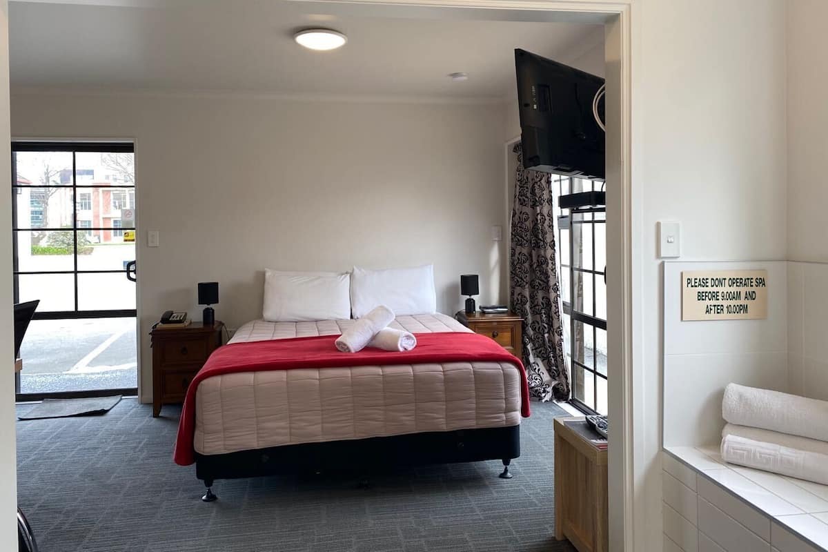 Estudio Deluxe, hidromasaje | Caja de seguridad en la habitación y tabla de planchar con plancha