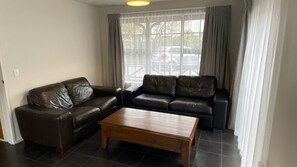 Villa, 2 chambres | Coffres-forts dans les chambres, fer et planche à repasser