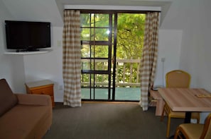 32-inch LCD TV with digital channels, TV