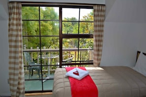 32-inch LCD TV with digital channels, TV