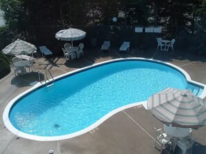 Outdoor pool - Motel du Chevalier (Gatineau)