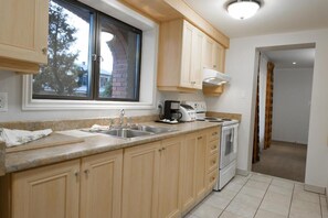 Fridge, microwave, coffee/tea maker - Motel du Chevalier (Gatineau)