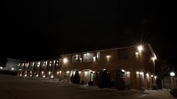 Fassade der Unterkunft â Abend/Nacht