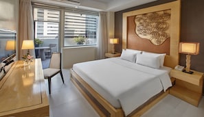 Hypo-allergenic bedding, in-room safe, desk, iron/ironing board - Quest Hotel & Conference Center (Cebu City)