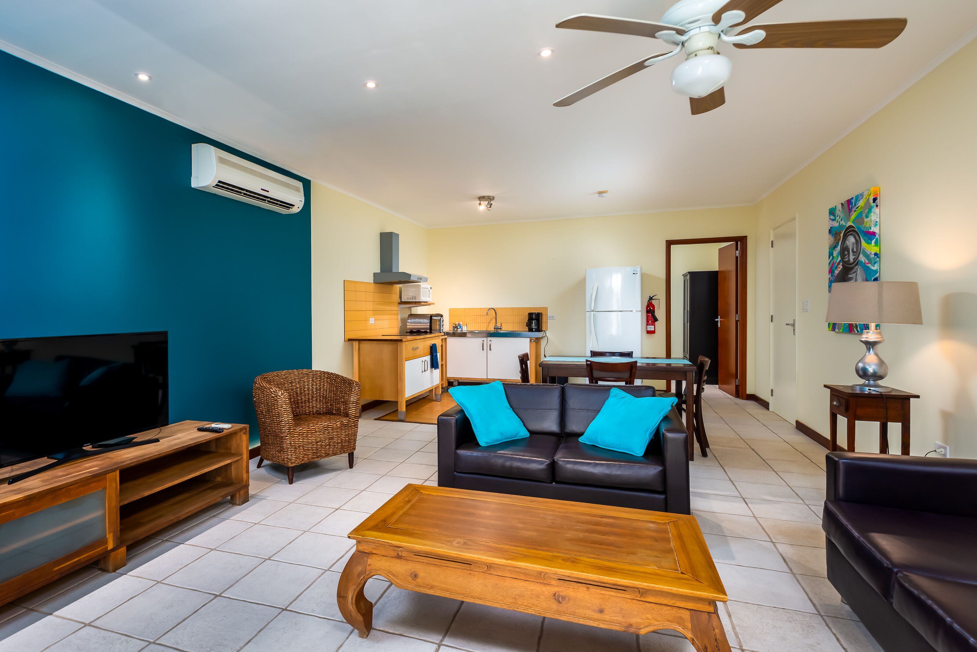 公寓, 泳池景觀 | 起居區