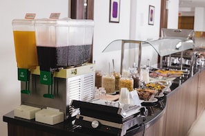 Breakfast buffet - Al Mare Hotel (Florianópolis)