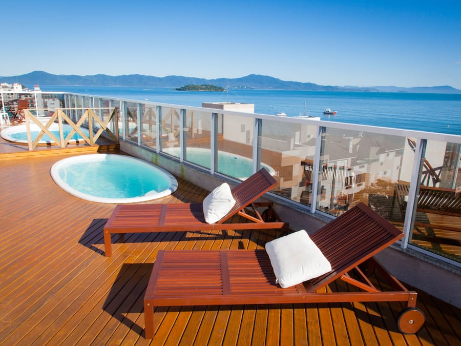 2 utendørsbassenger