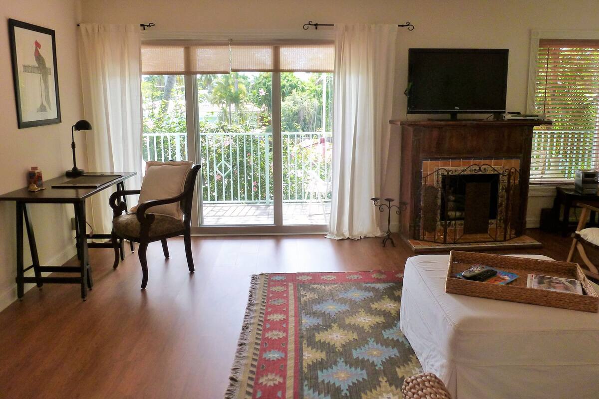 Santa Fe Suite - 2 bedroom 1 King Bed and 1 Queen Bed | Khu phòng khách | TV màn hình phẳng 
