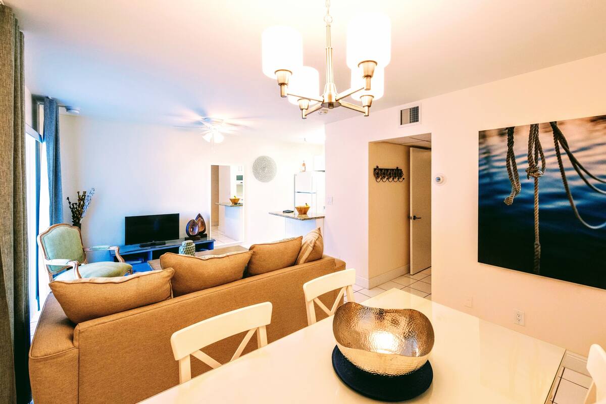 South Beach  - 1 Bedroom 1 King Bed | Khu phòng khách | TV màn hình phẳng 