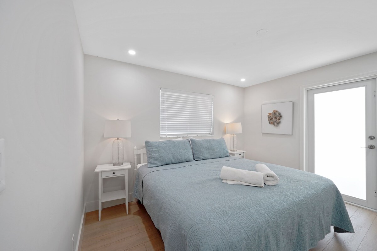 Standard Apartment | Egyptian cotton sheets, premium bedding, in-room safe