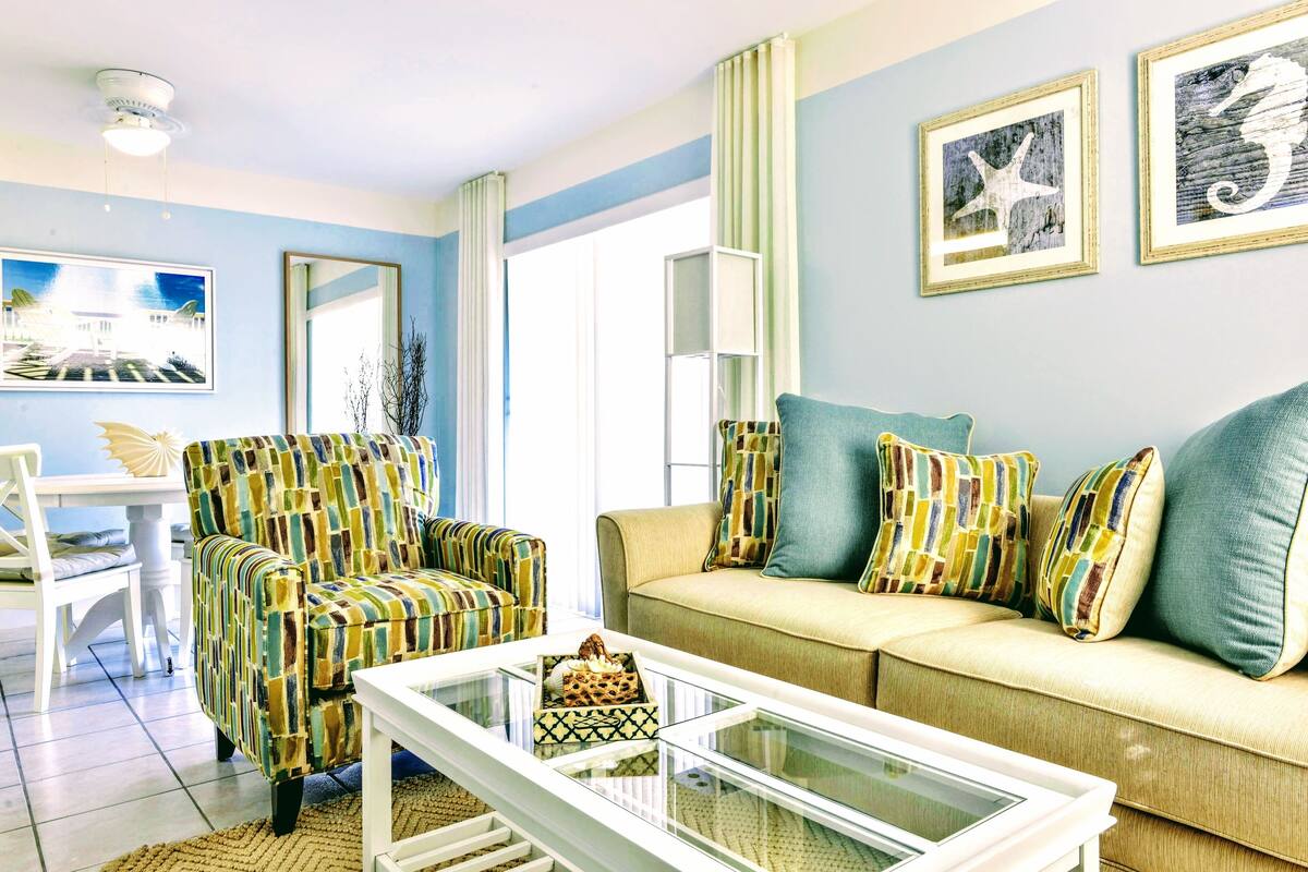 Capri - 1 Bedroom 1 King Bed | Phòng khách | TV màn hình phẳng 