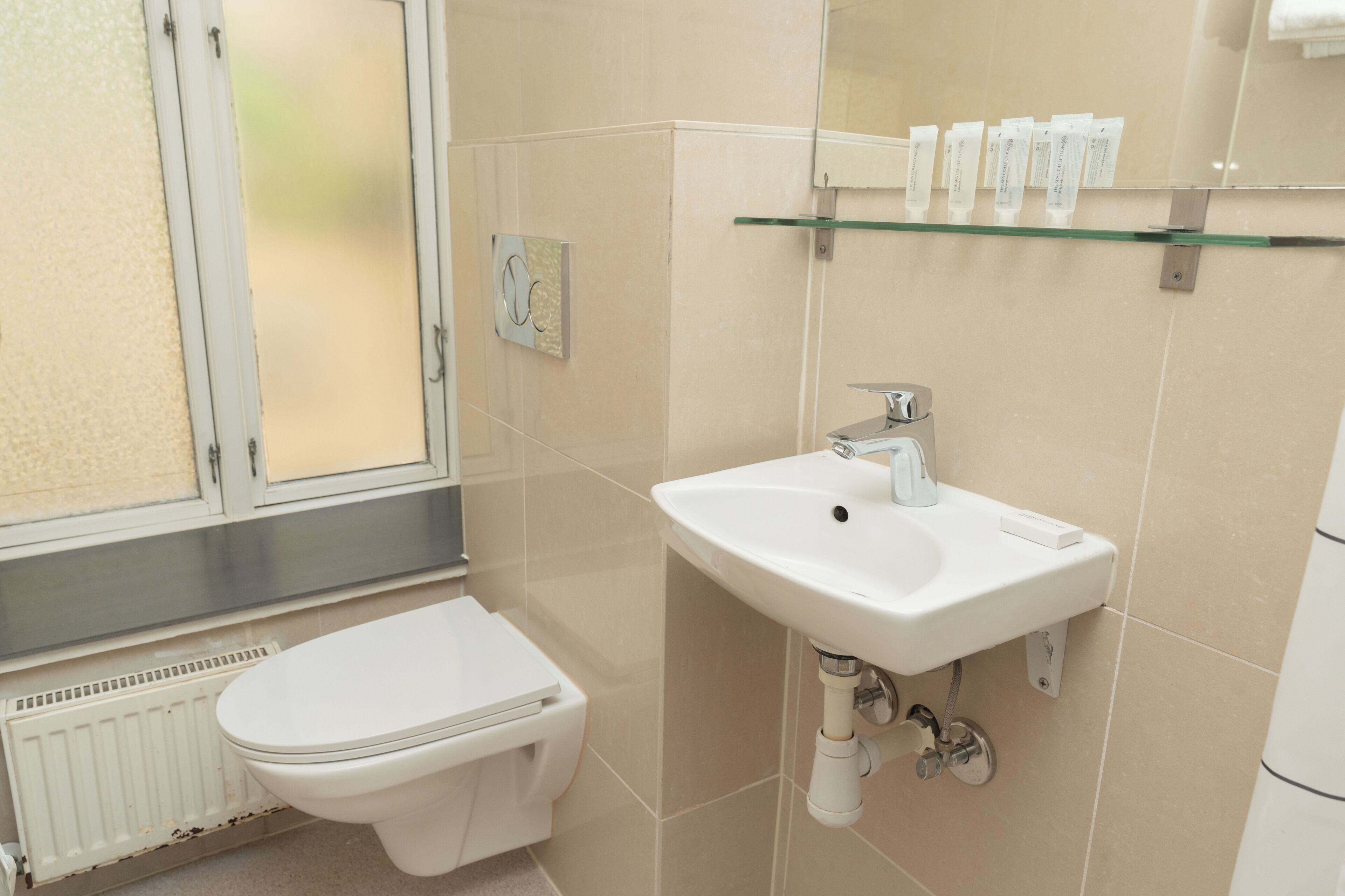 Double Room, Courtyard View | Bathroom | Shower, hydromassage showerhead, towels, soap