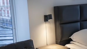 Habitació doble, bany privat | Mobiliari individual i escriptori