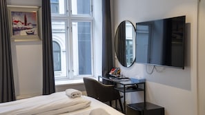 Habitació doble, bany privat | Mobiliari individual i escriptori