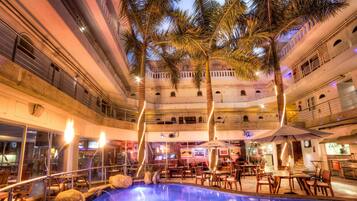 2 restaurants, breakfast, lunch, dinner served; international cuisine