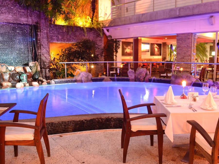 2 restaurants, breakfast, lunch, dinner served; international cuisine