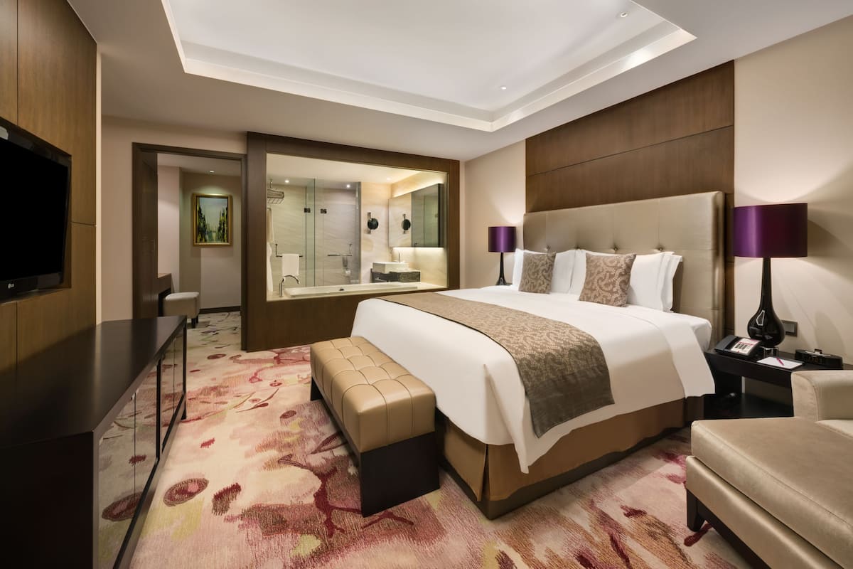 1 bedroom, minibar, in-room safe, desk