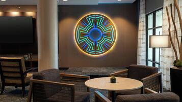 Lobby-lounge