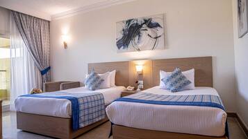 Minibar, in-room safe