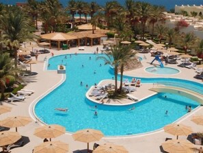 Indoor pool, 2 outdoor pools