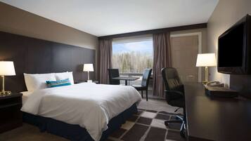 Roupas de cama premium, cofres nos quartos, escrivaninha