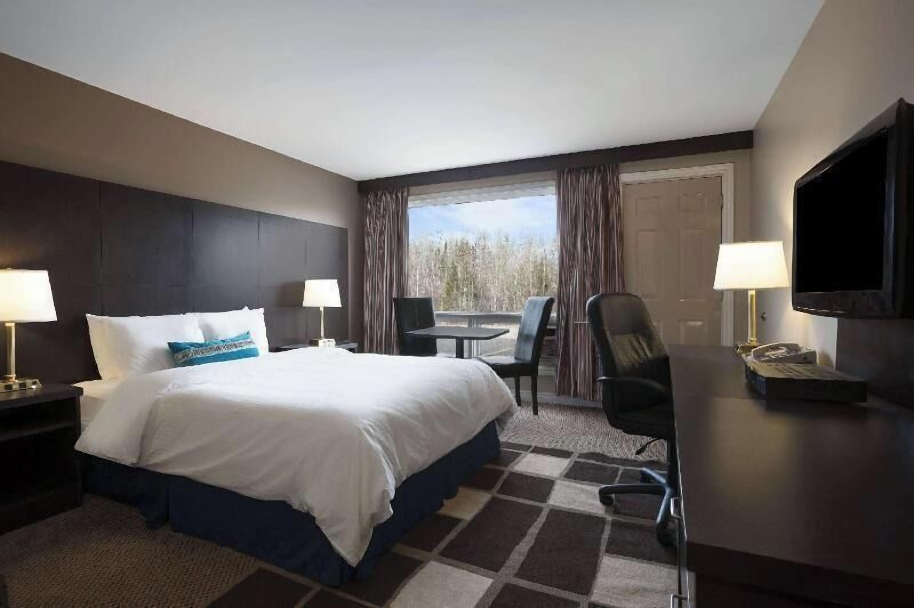 Premium bedding, in-room safe, desk, blackout curtains