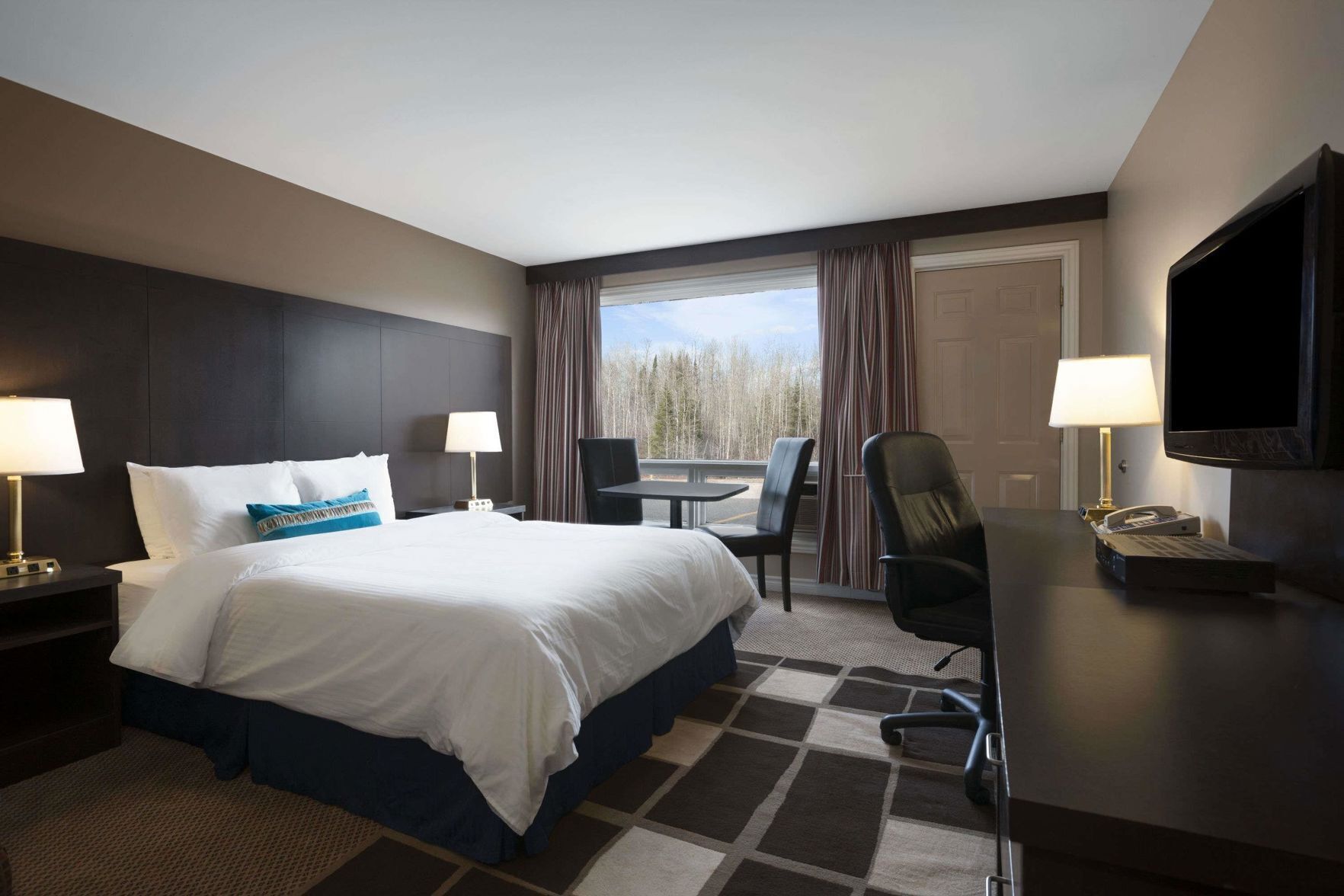 Premium bedding, in-room safe, desk, blackout curtains