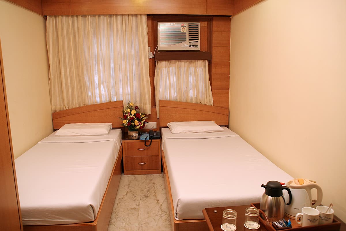 Luxury Room | Minibar, in-room safe, desk, free WiFi