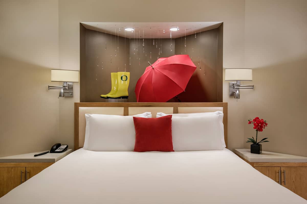 deluxe room, 1 king bed | egyptian cotton sheets, premium bedding, pillow-top beds, in-room safe