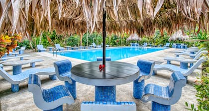 Atlantida Lodge