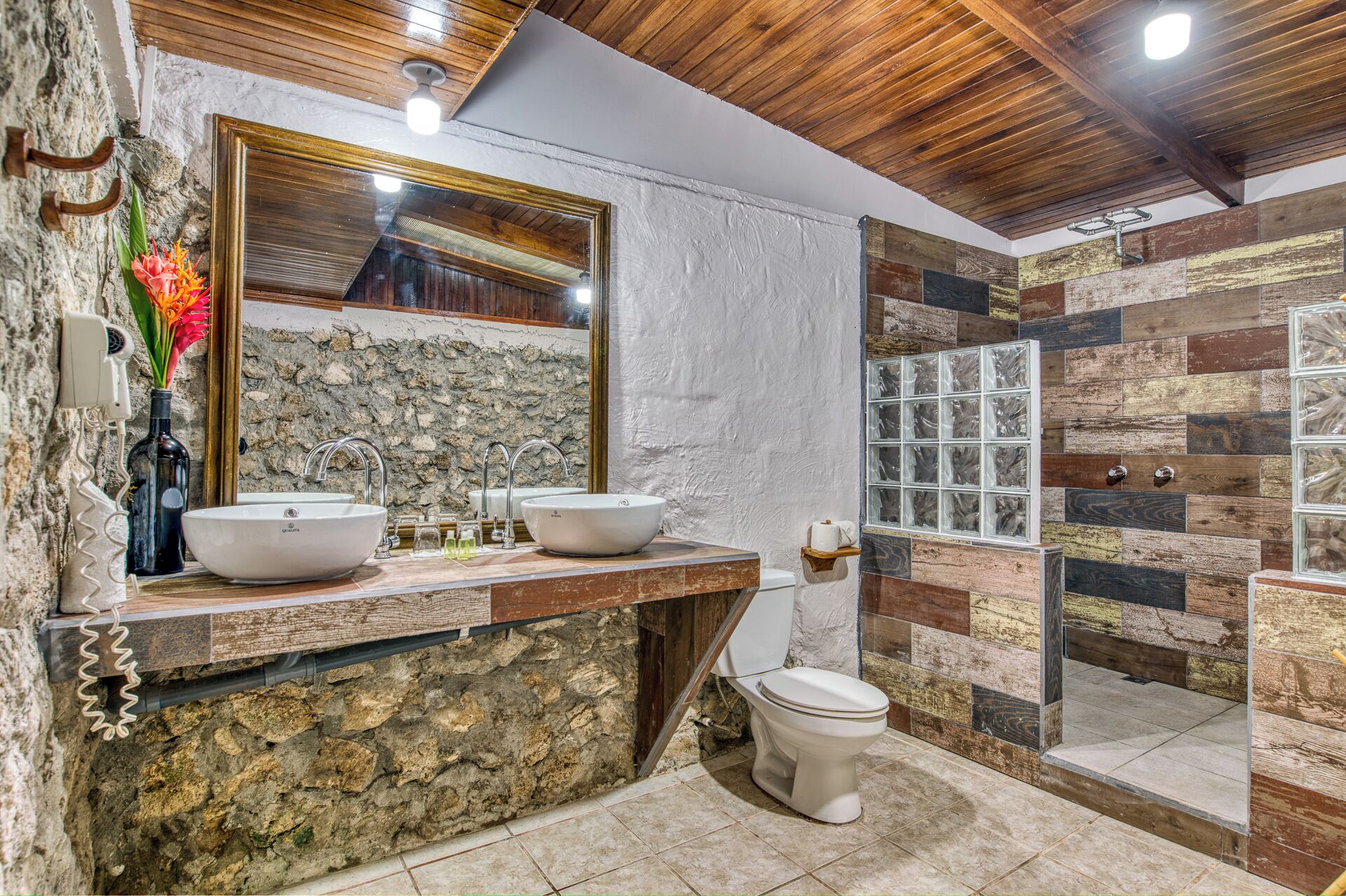 junior room, 1 bedroom | bathroom | rainfall showerhead, towels, soap, shampoo