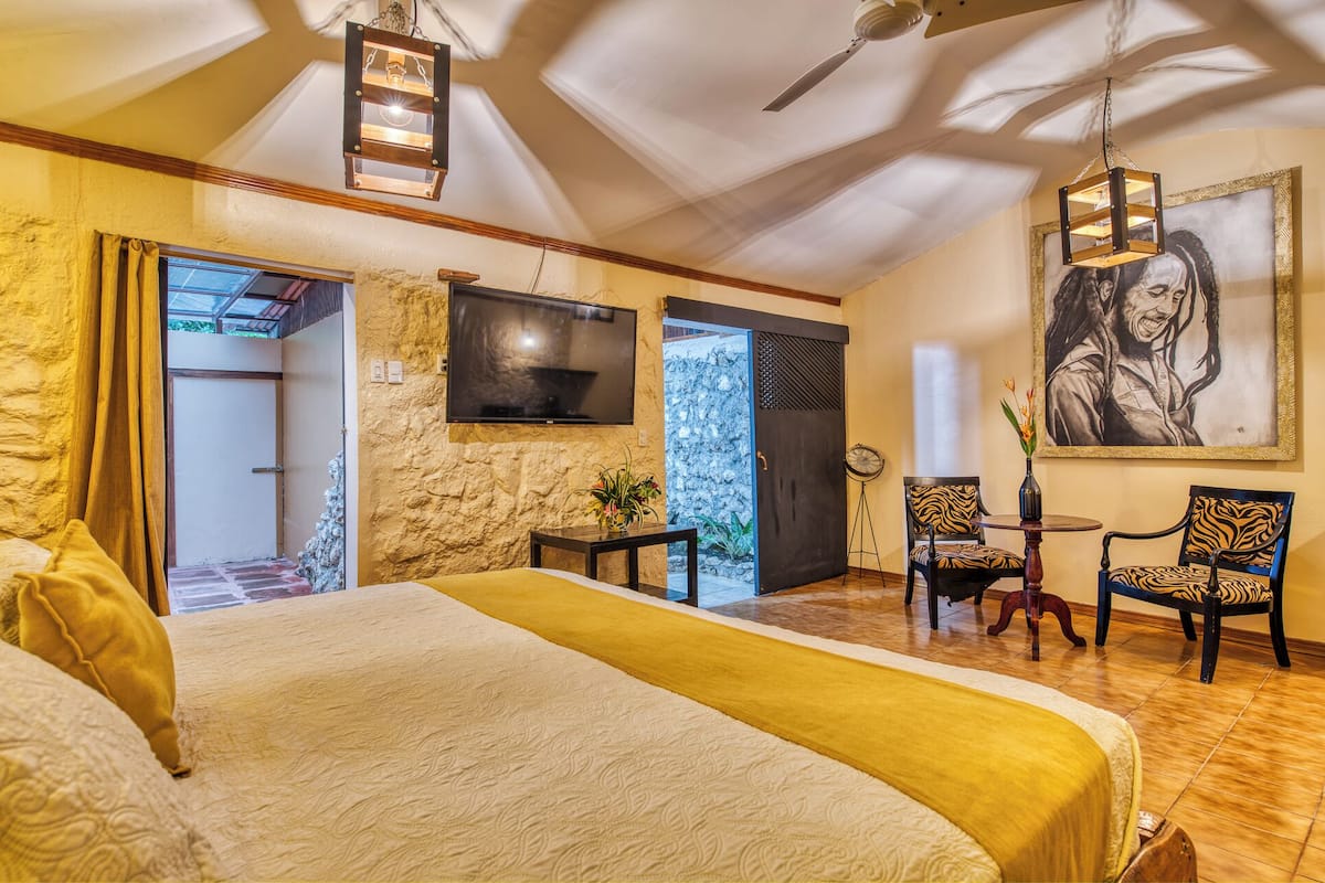 Junior Room, 1 Bedroom | Down comforters, desk, laptop workspace, free WiFi