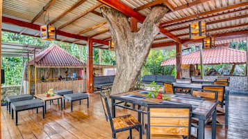 Lunch and dinner served, pool views