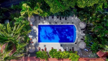 Outdoor pool, free pool cabanas, pool umbrellas