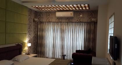 Hotel Rushabh Home