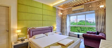 Escritorio, wifi gratis y ropa de cama
