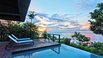 Clifftop Zabuco One-Bedroom Villas | Down comforters, in-room safe, desk, laptop workspace