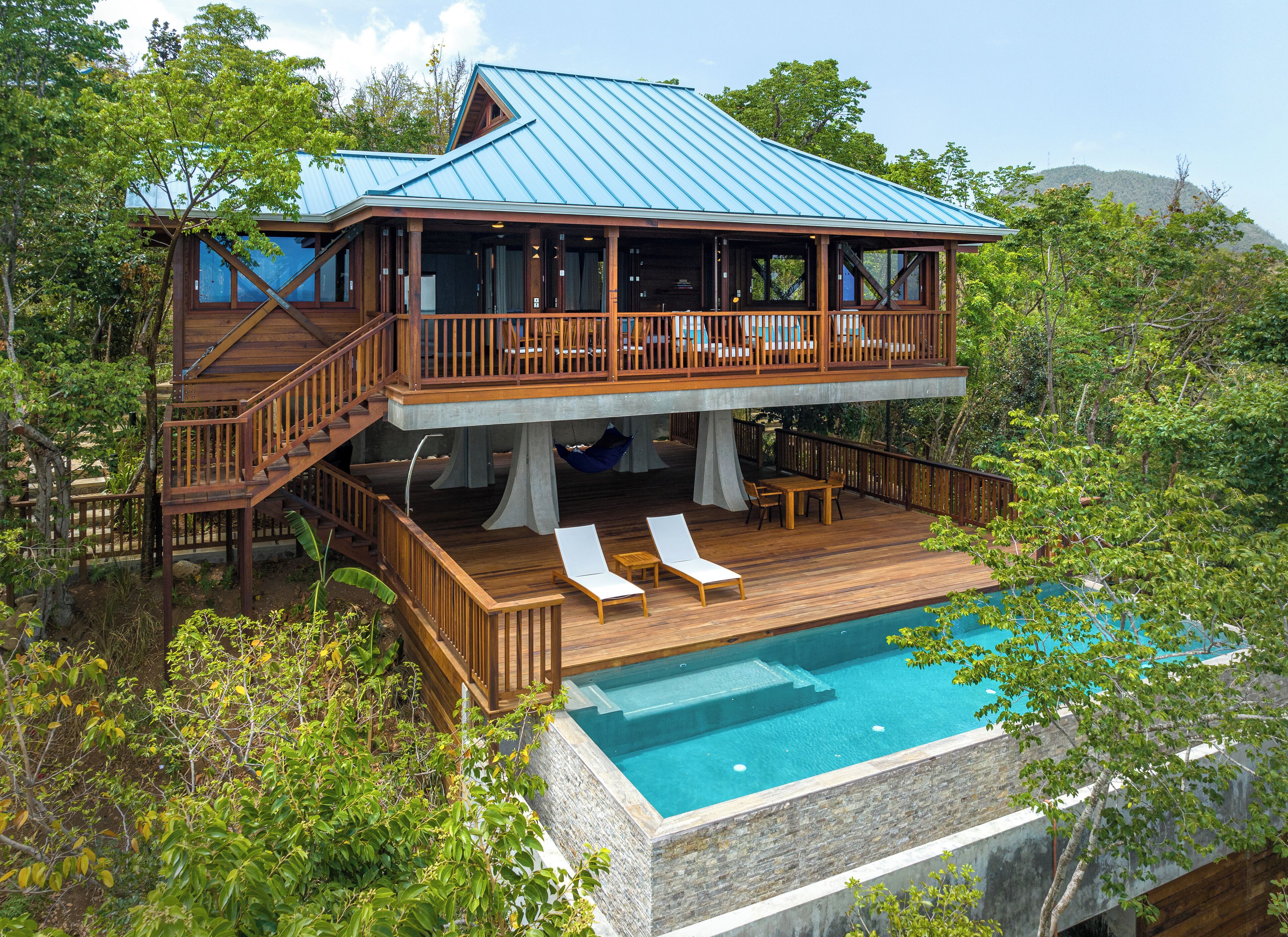 Down comforters, in-room safe, desk, laptop workspace