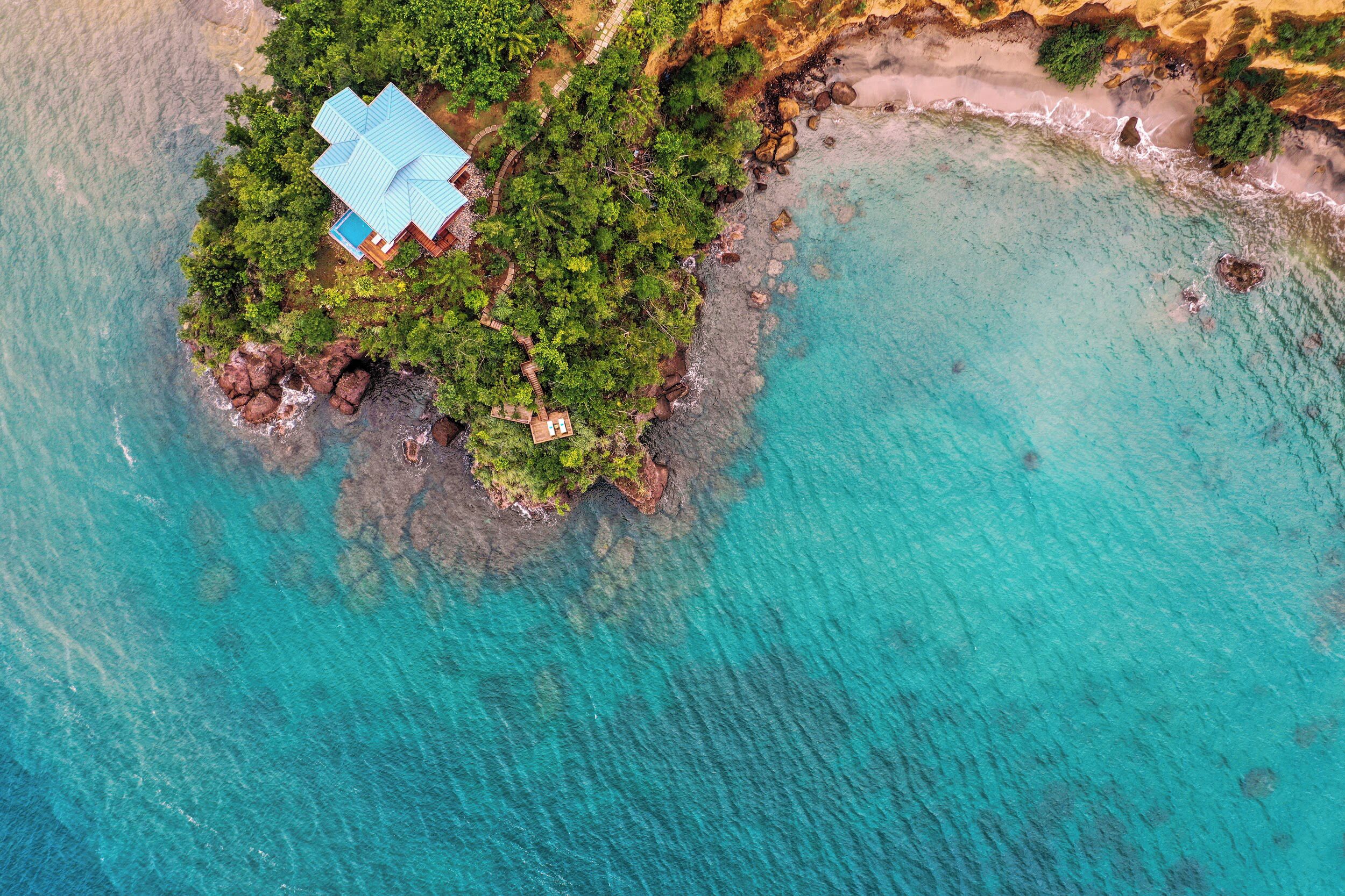 Zabuco Honeymoon Villas | Down comforters, in-room safe, desk, laptop workspace