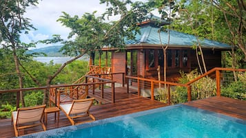 Down comforters, in-room safe, desk, laptop workspace