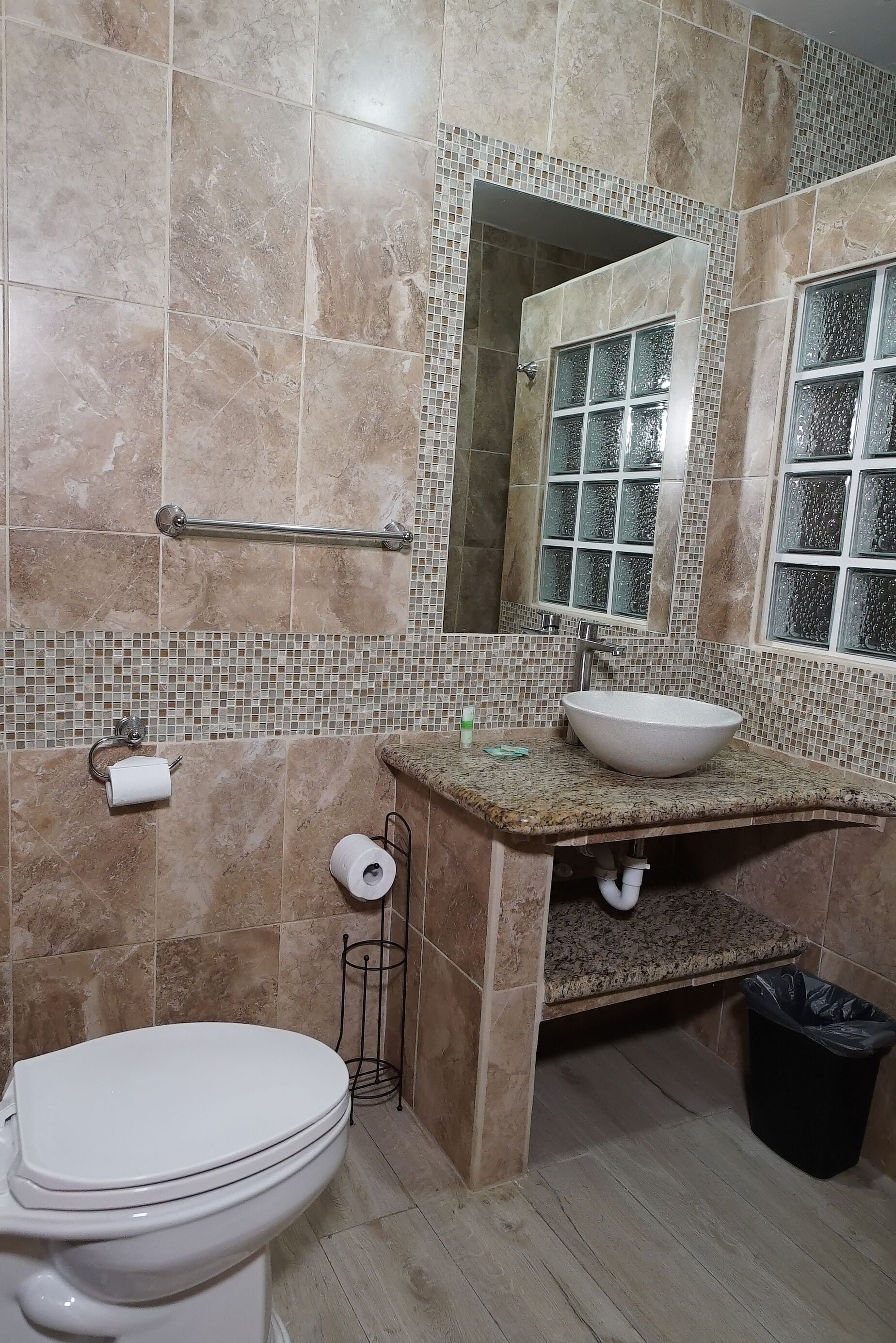 deluxe suite | bathroom | shower, towels