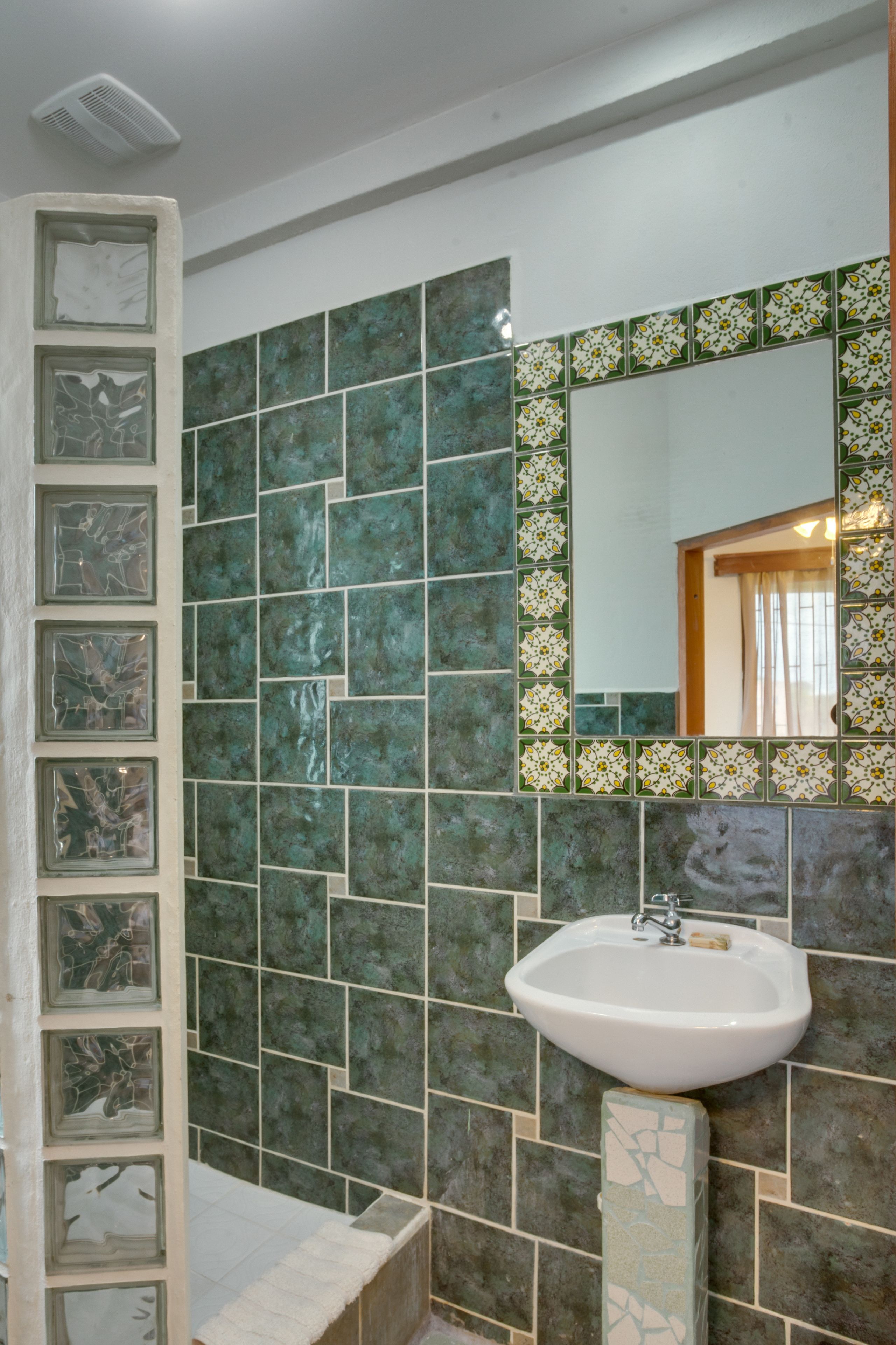 deluxe king | bathroom | shower, towels