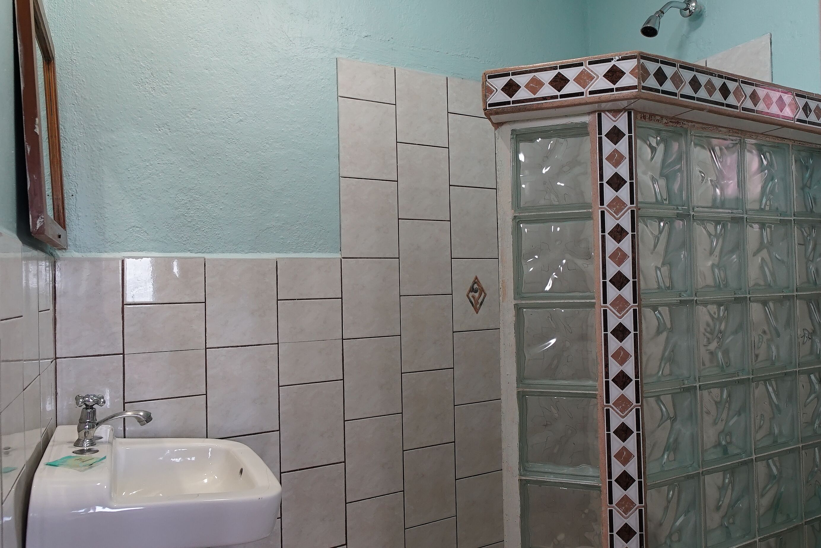 standard air condition | bathroom | shower, towels