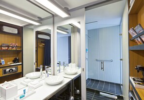Shower, hair dryer, towels - Aloft by Marriott Bogota Airport (Bogotá)