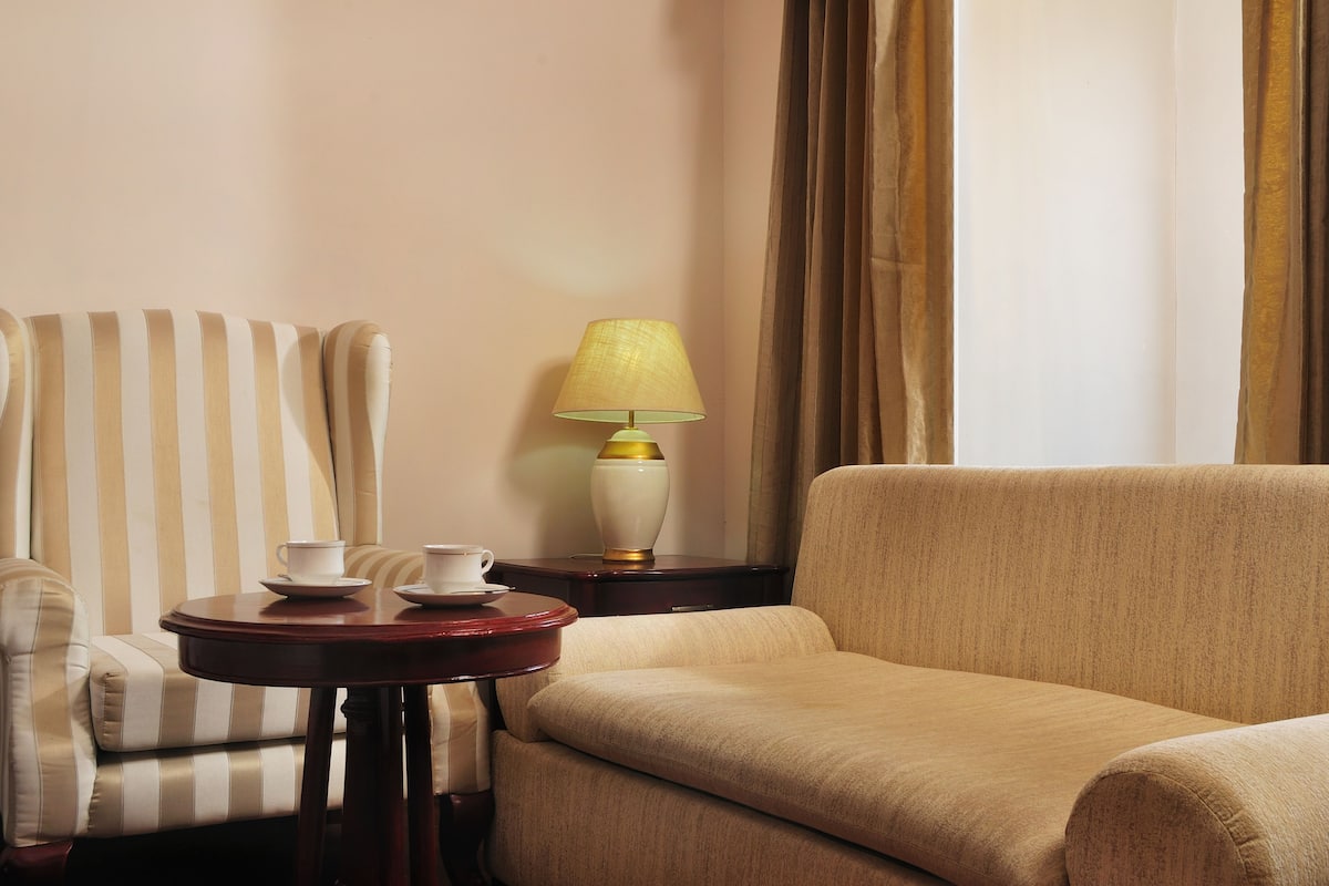 premium room, 1 king bed | living area | 36-inch lcd tv with cable channels, tv