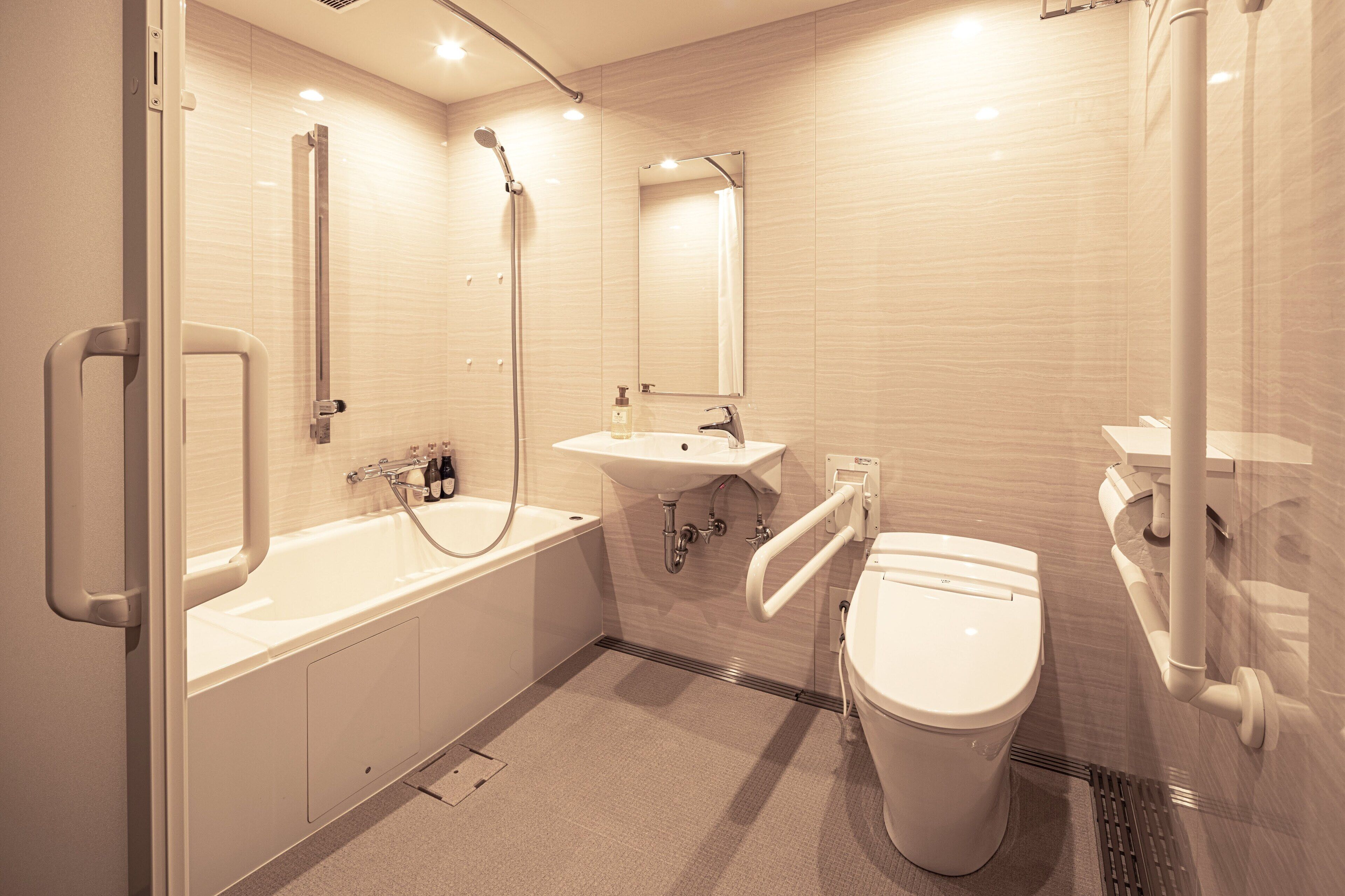 universal room, non smoking (33 square meters) | bathroom | free toiletries, hair dryer, slippers, bidet