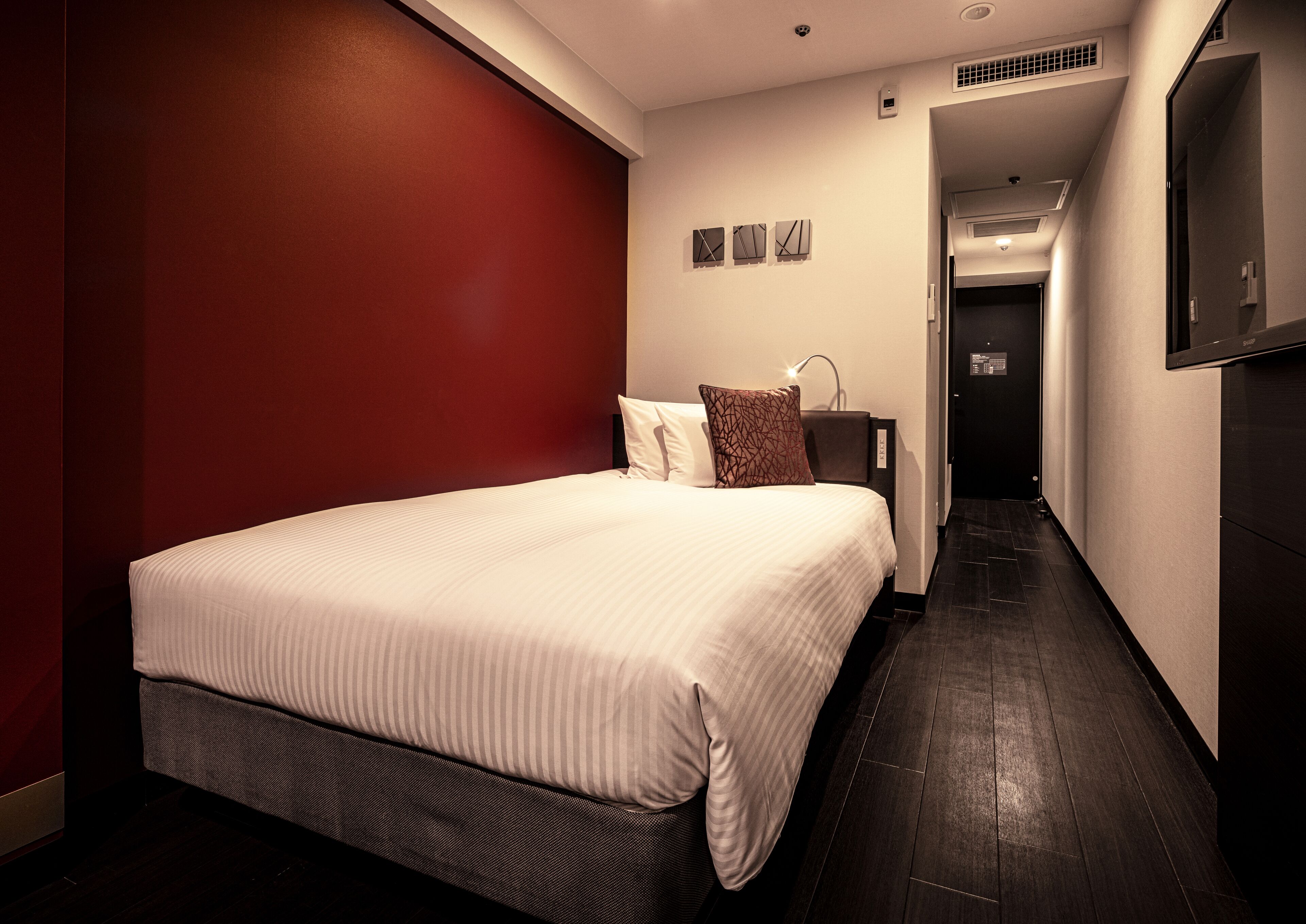 1 bedroom, premium bedding, down duvets, in-room safe