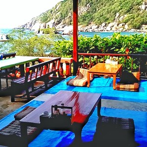 Breakfast, lunch, dinner served; Thai cuisine - Family Tanote Bay Resort (Koh Tao)